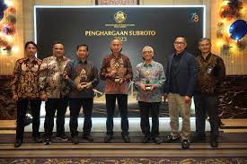 PLN Indonesia Power Juara 1 Transisi Energi di Subroto Award Subsektor EBTKE