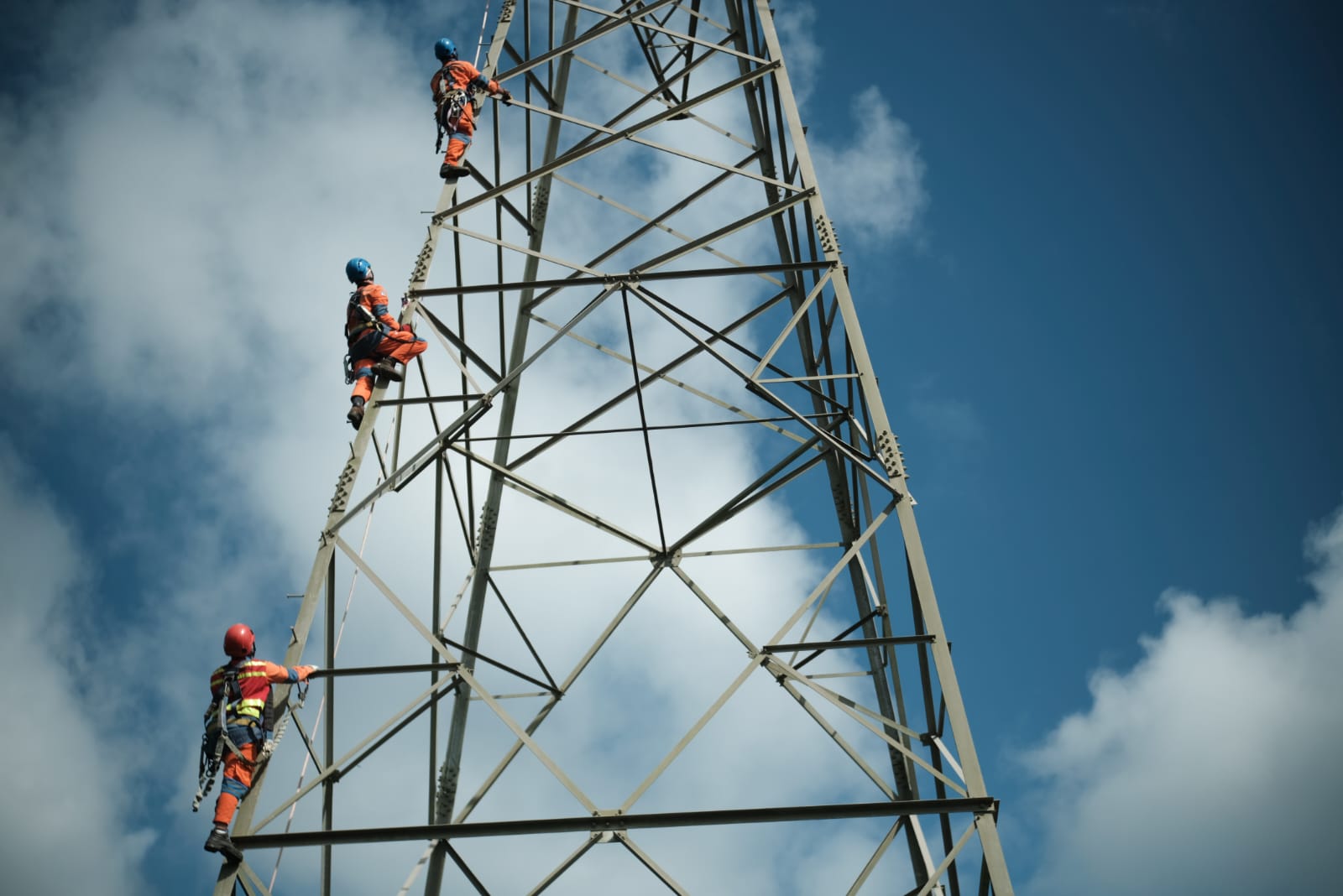 PLN Genjot Infrastruktur Kelistrikan Sepanjang 2023: Kapasitas Listrik Nasional Capai 72.976,30 Megawatt