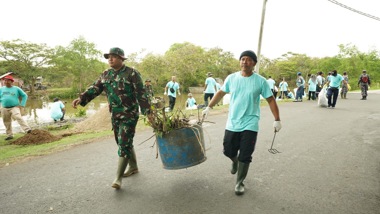 PLN Indonesia Power (PLN IP) Bersihkan Sungai Cidurian, 1.000 Ton Sampah Diangkut