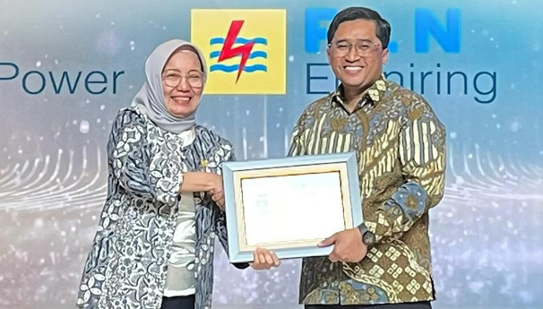 PLNE Meraih Penghargaan Terbaik dalam Kemajuan Kontrak Luar Negeri pada PLN Portfolio Awards 2023