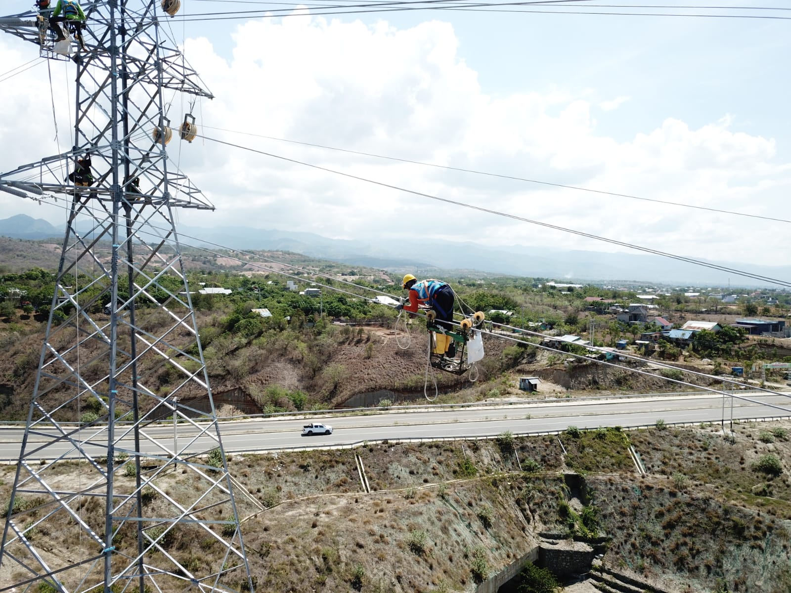 PLN Sukses Bangun Gardu dan Jaringan Listrik Tegangan Tinggi di Sulteng, TKDN Capai 74%!